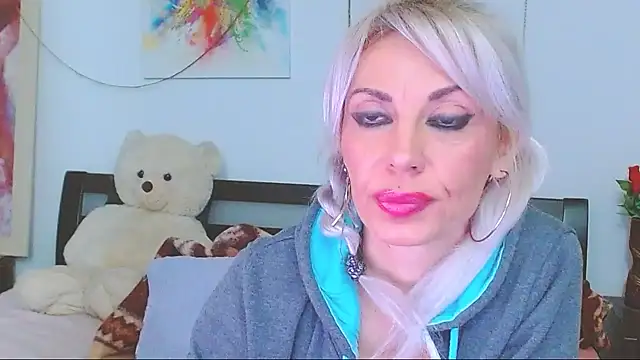 HoneyLara online show from February 27, 1:05 am