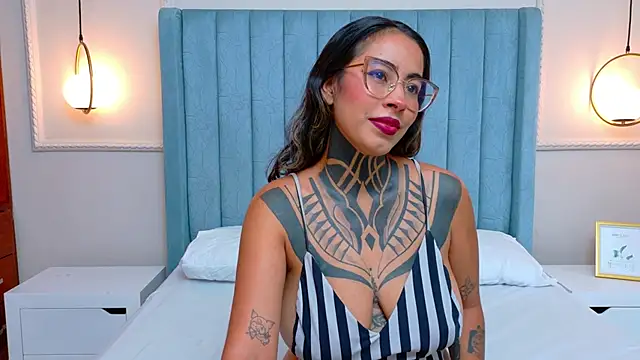 NicoleBlum online show from June 10, 7:45 pm