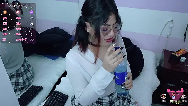 Catwhite  online show from November 5, 6:13 pm