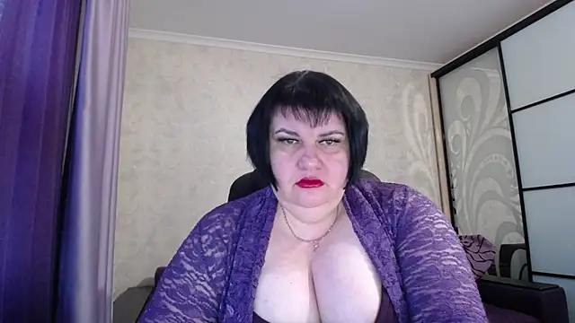 JuicyLady Di online show from January 6, 5:55 am