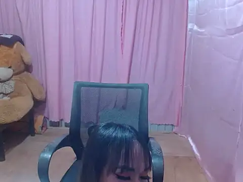 xxSexyBitch69xx online show from July 28, 12:48 pm