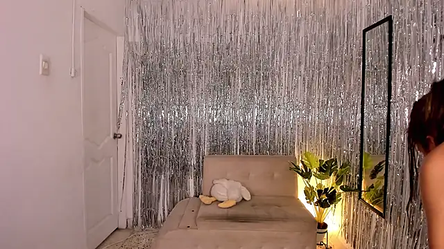 alexis    online show from November 20, 6:20 pm