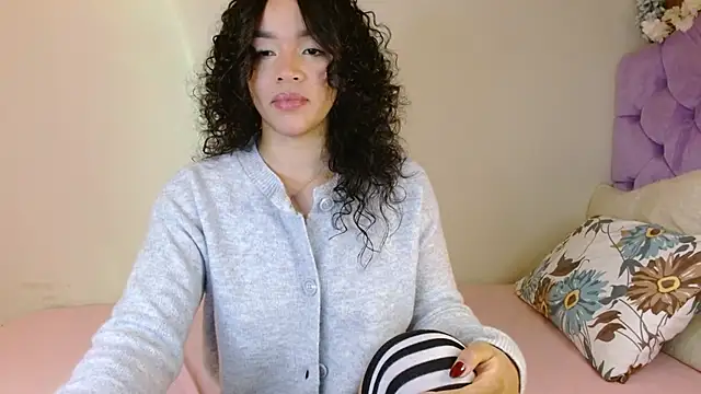 kiarablue online show from June 3, 2:12 am