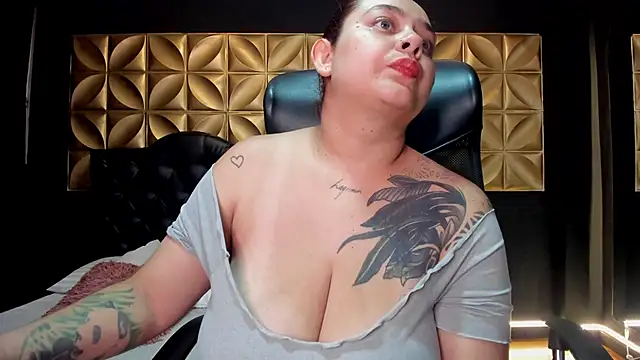 Laurenhillcute14 online show from March 27, 7:25 pm