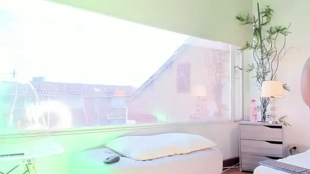 Alicee Levine online show from April 7, 9:50 pm