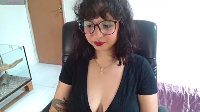 Snapshot of myamillor chatting on October 11, 12:30 pm myamillor online show from October 11, 12:30 pm