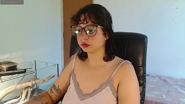 Snapshot of myamillor chatting on October 7, 12:42 pm myamillor online show from October 7, 12:42 pm