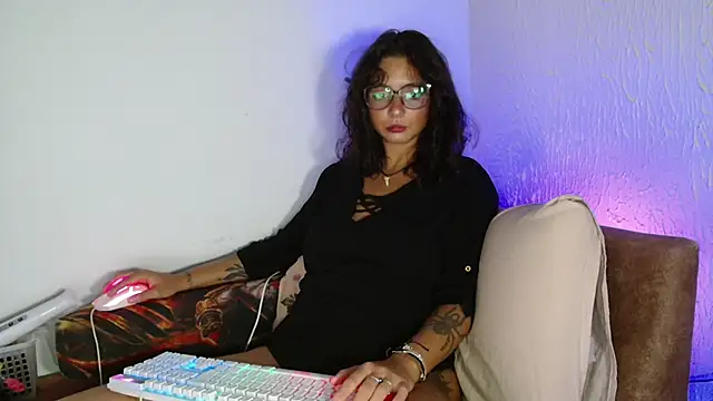 myamillor online show from April 4, 8:40 pm