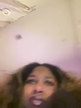 BigFineSelena online show from February 3, 4:10 am