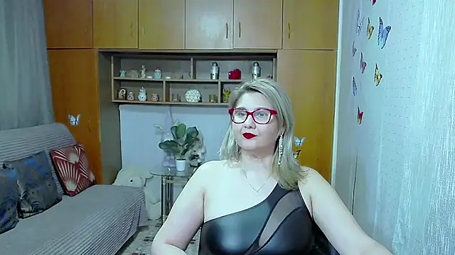 LucilleFenlys online show from May 14, 7:41 pm