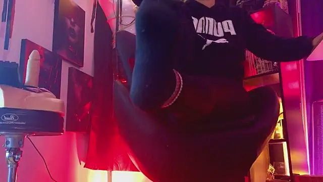 PerlaDivaio online show from April 17, 1:57 pm