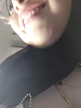 Elinaax online show from April 10, 11:33 pm