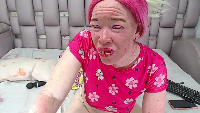 Kittywhiteass online show from October 29, 11:18 pm