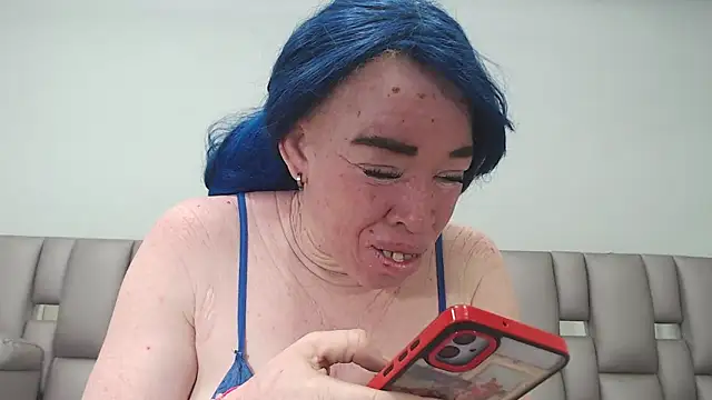 Kittywhiteass online show from February 4, 6:38 am