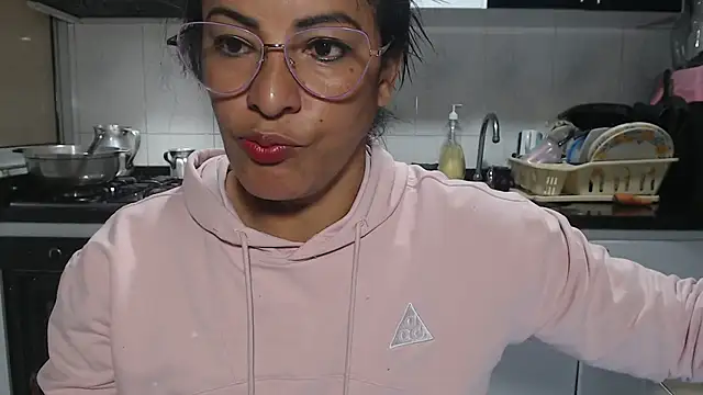 kateleyagrey online show from May 7, 8:34 pm
