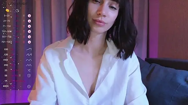 Alice Wonders online show from November 15, 7:15 pm