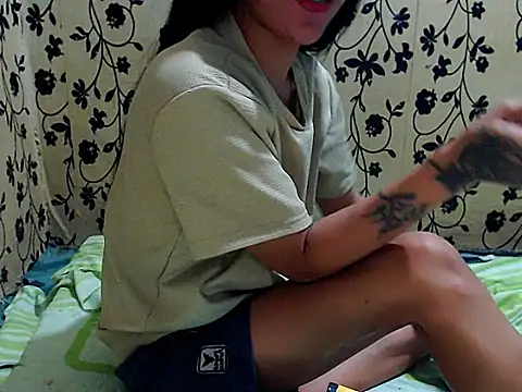 UrtemptationsMistress69 online show from February 25, 7:23 pm