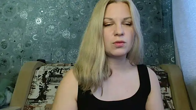 Snapshot of BlondeFox chatting on October 14, 2:58 am BlondeFox online show from October 14, 2:58 am
