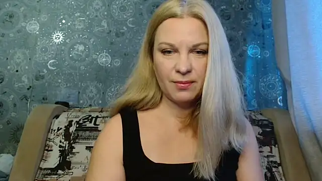 Snapshot of BlondeFox chatting on October 15, 3:09 am BlondeFox online show from October 15, 3:09 am