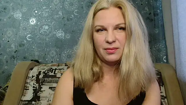 Snapshot of BlondeFox chatting on September 24, 2:54 am BlondeFox online show from September 24, 2:54 am
