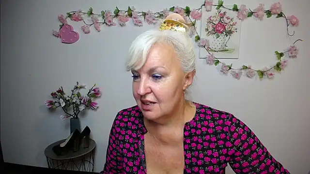 Snapshot of BlondyLeeBest chatting on September 8, 6:51 pm BlondyLeeBest online show from September 8, 6:51 pm