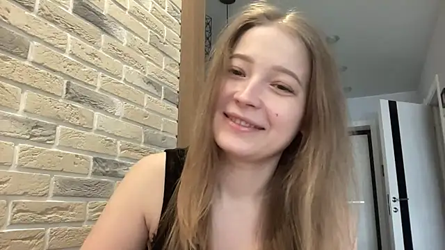 CharmingSarah online show from April 25, 10:18 am