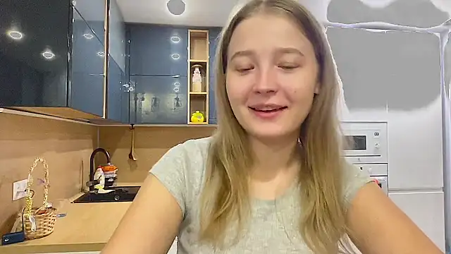 CharmingSarah online show from September 13, 3:42 pm