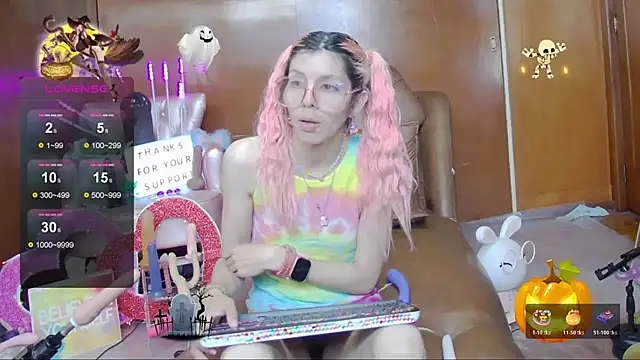 Skinygirl online show from November 2, 8:12 pm