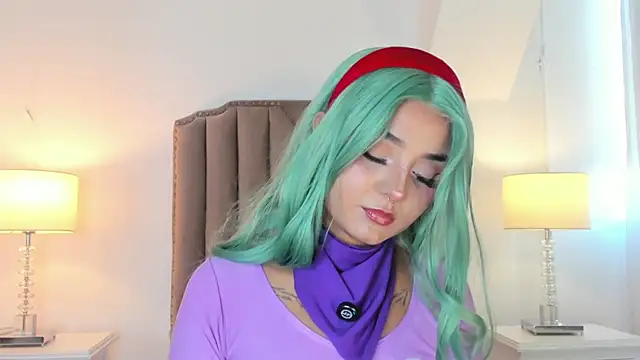 Emma Torres   online show from April 12, 12:30 pm