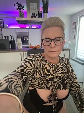 German Milf online show from November 18, 2:40 pm