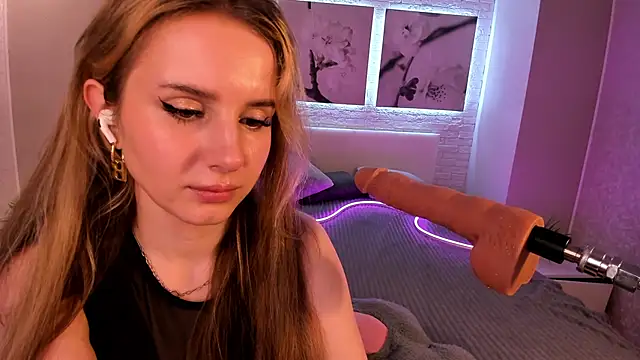 Snapshot of Betty_June chatting on October 10, 8:36 pm Betty June online show from October 10, 8:36 pm