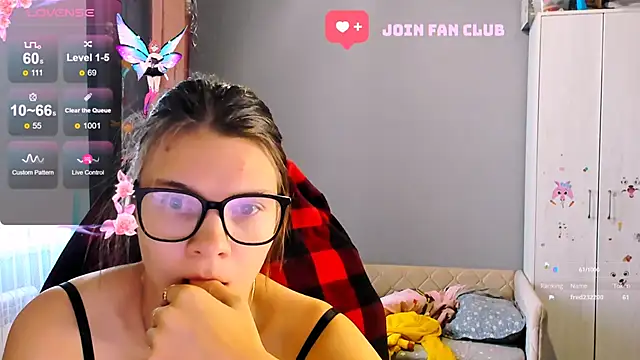 Snapshot of MollyLollipop chatting on October 1, 5:01 am MollyLollipop online show from October 1, 5:01 am