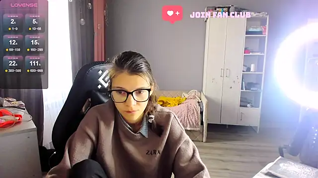 Snapshot of MollyLollipop chatting on September 15, 2:53 am MollyLollipop online show from September 15, 2:53 am