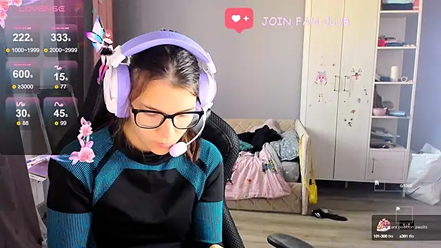 Snapshot of MollyLollipop chatting on October 16, 4:59 am MollyLollipop online show from October 16, 4:59 am