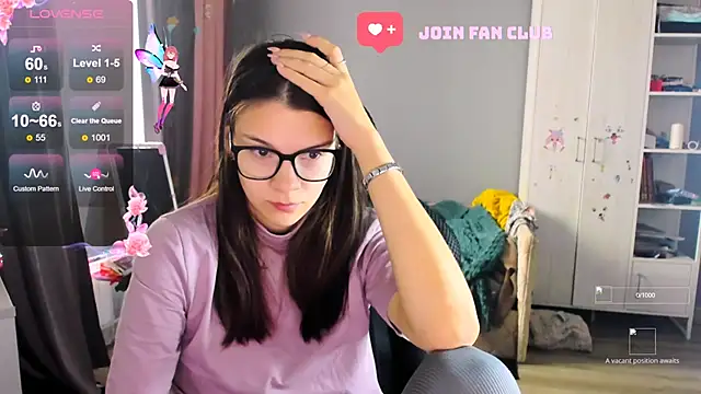 Snapshot of MollyLollipop chatting on October 9, 6:17 am MollyLollipop online show from October 9, 6:17 am