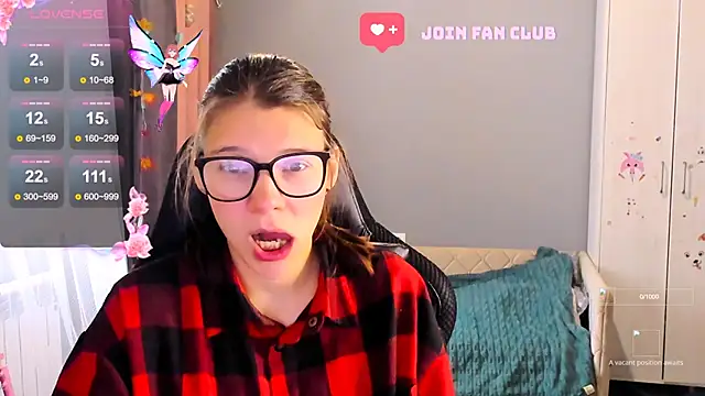 Snapshot of MollyLollipop chatting on October 2, 5:01 am MollyLollipop online show from October 2, 5:01 am