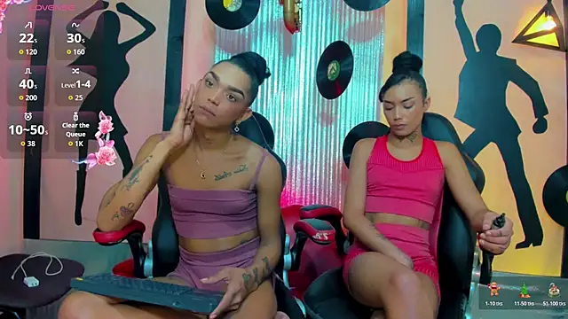 nickyminach  online show from December 15, 8:14 pm