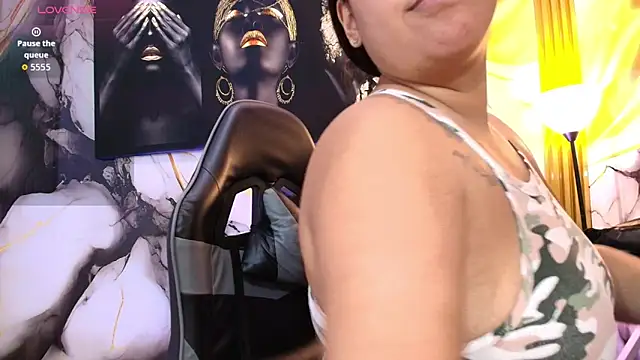 LizzRouse online show from April 14, 9:04 pm