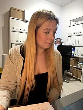 CherryAuroraa online show from November 17, 11:22 am