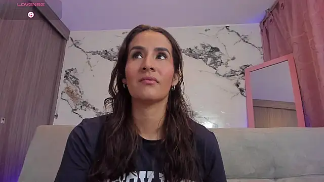 Annaross2 online show from June 1, 1:02 pm