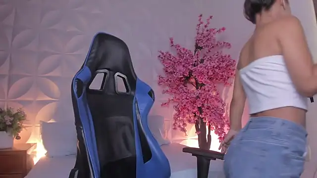 cora 22 online show from December 3, 1:02 pm