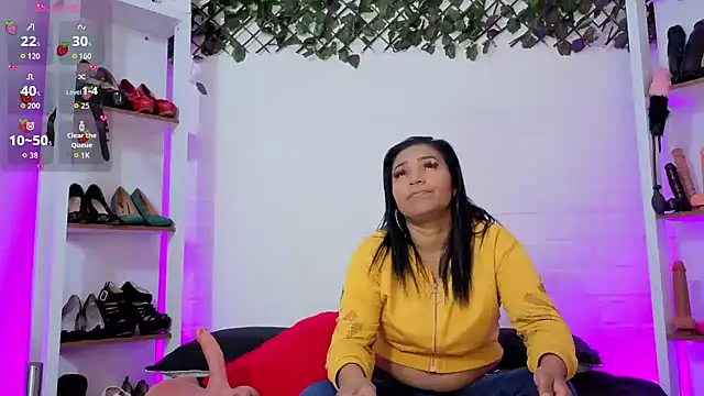 louise nails online show from April 11, 1:15 pm