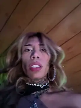 caroline cossei online show from April 5, 5:39 am