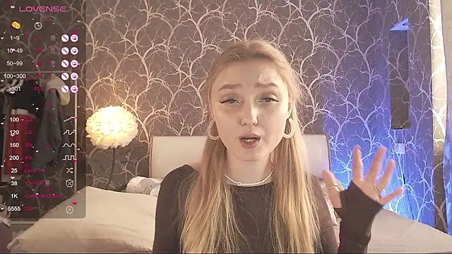 MiaMiaMeow online show from March 22, 2:01 pm