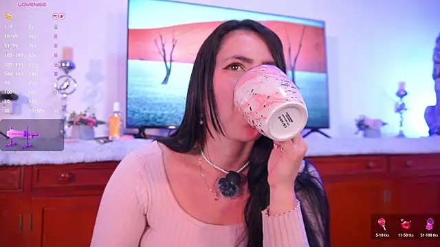 lara giraldo online show from December 20, 3:10 am