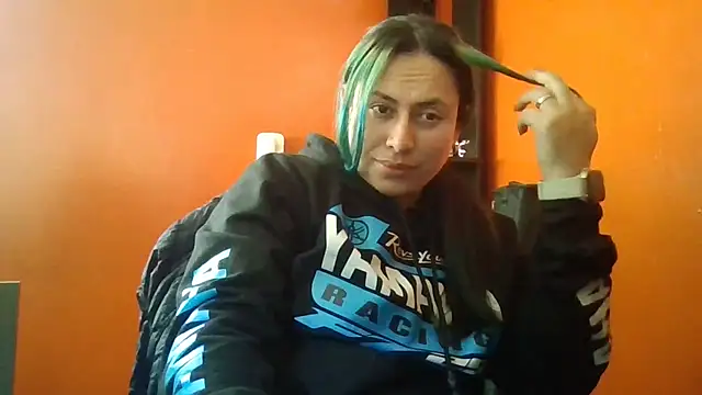 adriluna online show from December 15, 6:24 pm