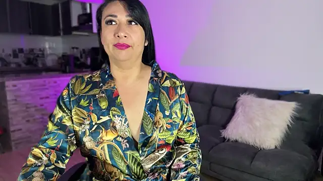 Karina Yang online show from May 15, 11:40 pm