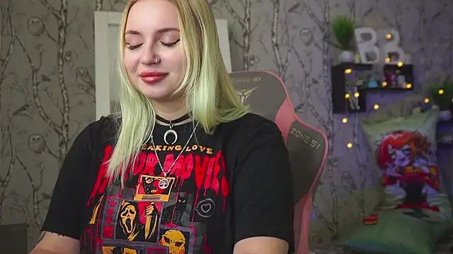 Moon Valkyrie online show from February 3, 6:11 am