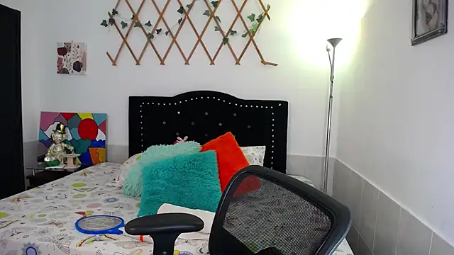 naughty girl 4u online show from June 18, 9:14 am