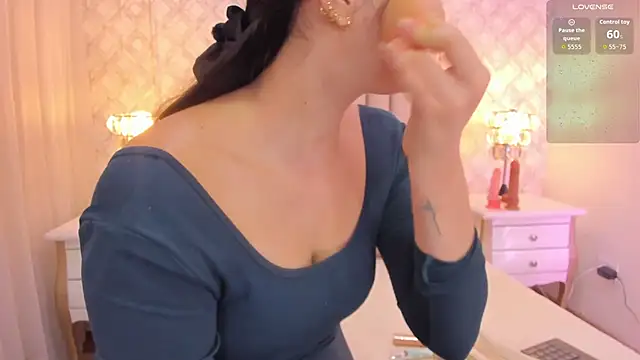 Pia Johnson  online show from March 20, 11:26 am